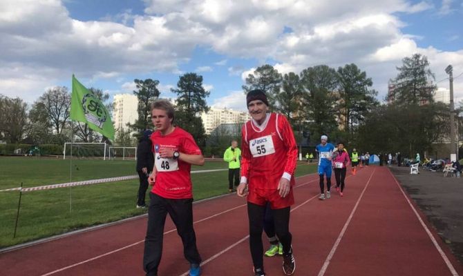 80-летний туляк побил рекорд России на Чемпионате по суточному бегу в Москве