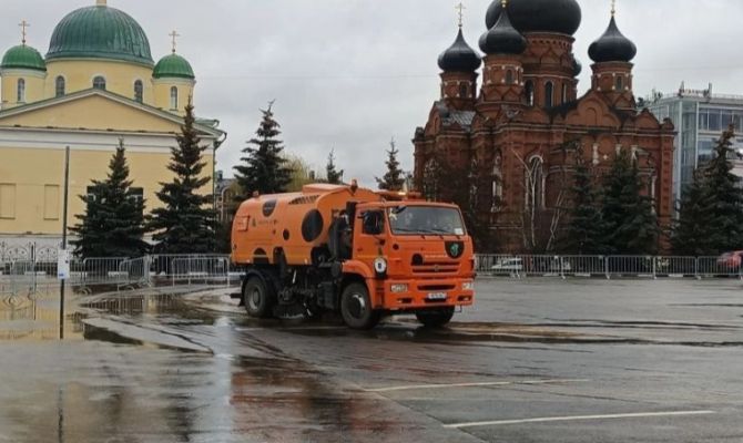 Коммунальщики Тулы круглосуточно убирают улицы города