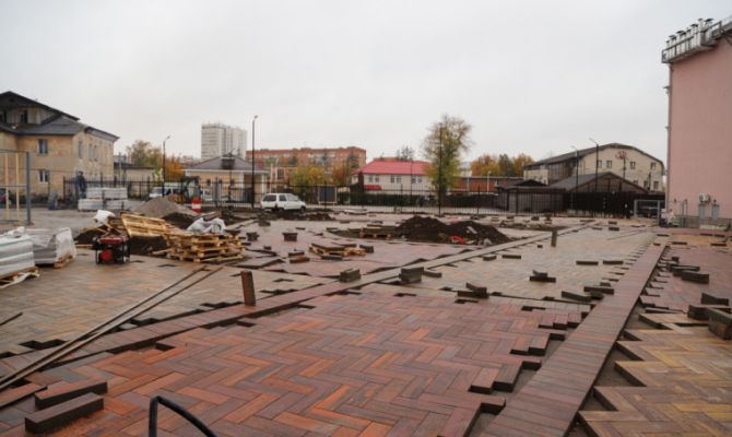 Благоустройство сквера на улице Металлистов завершат к концу октября