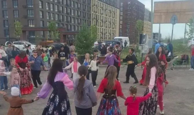 В микрорайоне Петровский в Туле прошел праздник ко Дню семьи, любви и верности