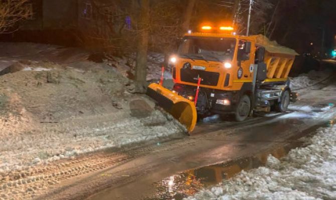 За сутки на улицы Тулы высыпали 214 тонн противогололедных материалов