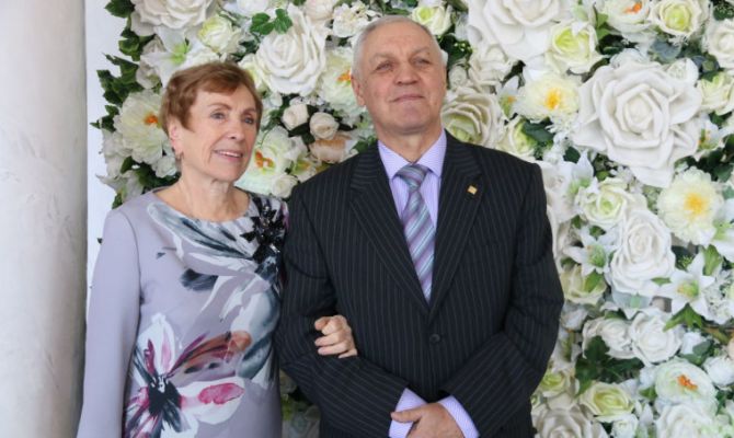 Прожившие вместе 50 лет пары из Тулы рассказали, что делает крепкими их семьи