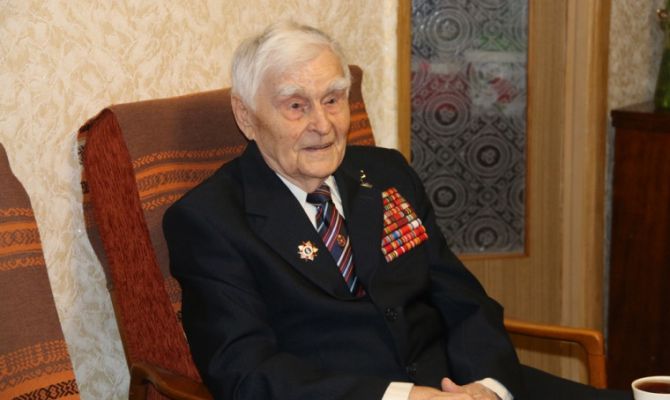 Ветерана Великой Отечественной войны поздравили с 83-й годовщиной обороны Тулы