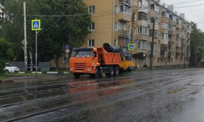 За сутки в улиц Тулы вывезли 215 кубометров смета