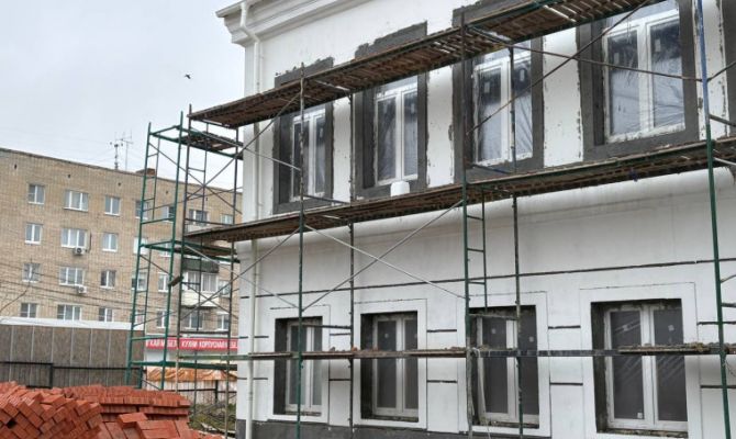 На Одоевском шоссе продолжается капремонт Детской школы искусств