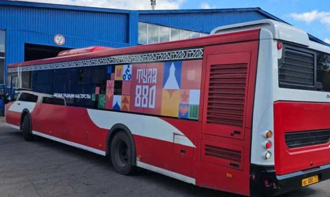 Тульские автобусы, троллейбусы и трамваи украсили ко Дню города