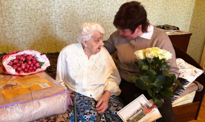 100-летнюю тулячку поздравили от имени Владимира Путина и Дмитрия Миляева