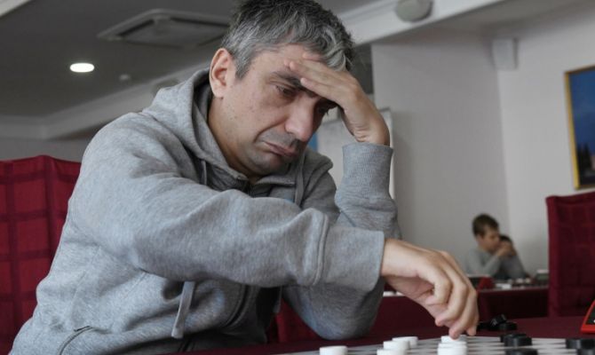 Туляк стал победителем блиц-турнира по стоклеточным шашкам