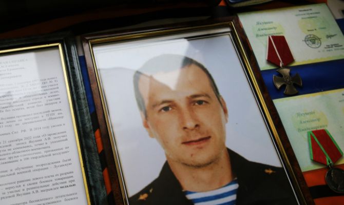 В память о погибшем бойце СВО в тульской школе открыли мемориальную доску