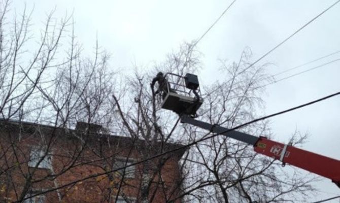 Аварийные службы ликвидируют последствия шторма в Туле