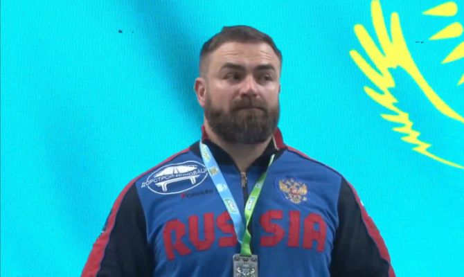 Туляк взял "серебро" на инклюзивном турнире по жиму лежа