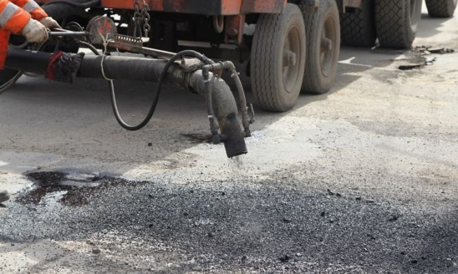 В Туле продолжается ямочный ремонт дорог