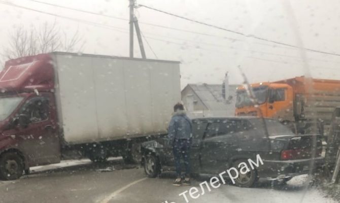 На Косой Горе в Туле столкнулись ГАЗель и легковушка