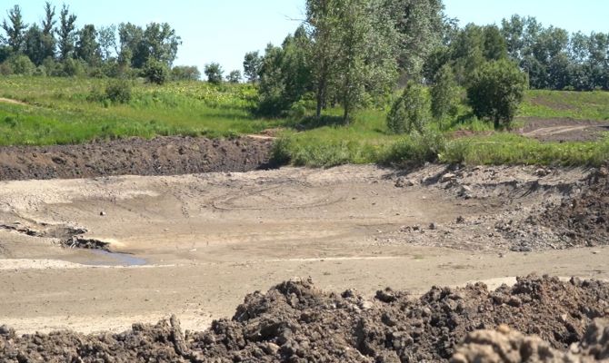 В тульском поселке обнесли забором и спустили два пруда