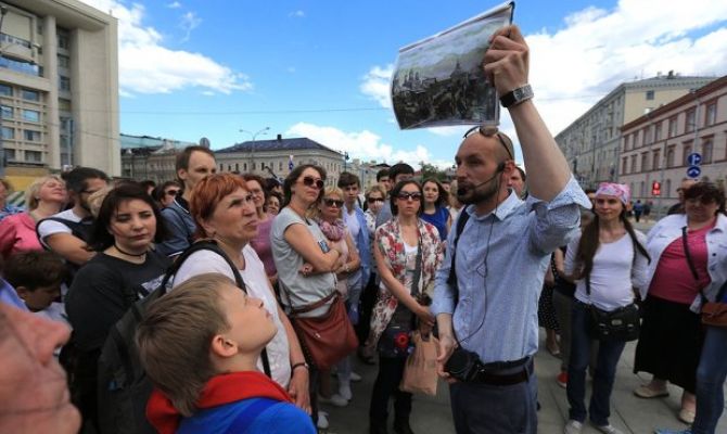 В России введут штрафы для нелегальных гидов и проводников