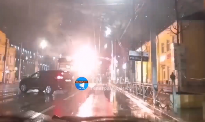 На проспекте Ленина в Туле загорелась контактная сеть