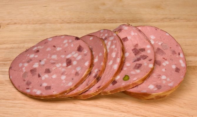 От телятины одно название: Росконтроль проверил вареную колбасу