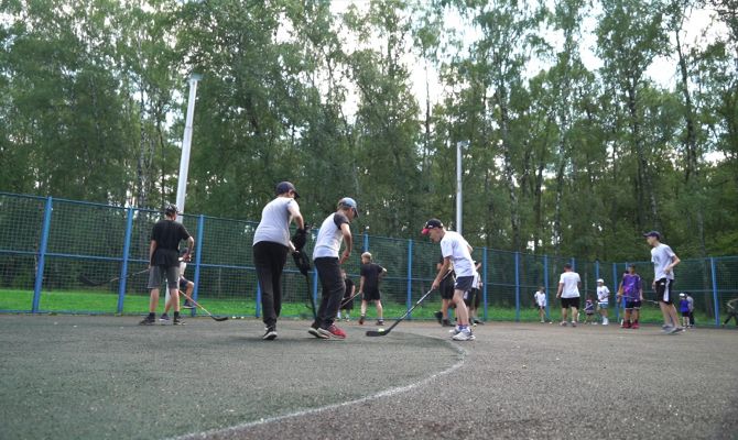 Юных туляков приглашают на бесплатные тренировки по дворовому хоккею