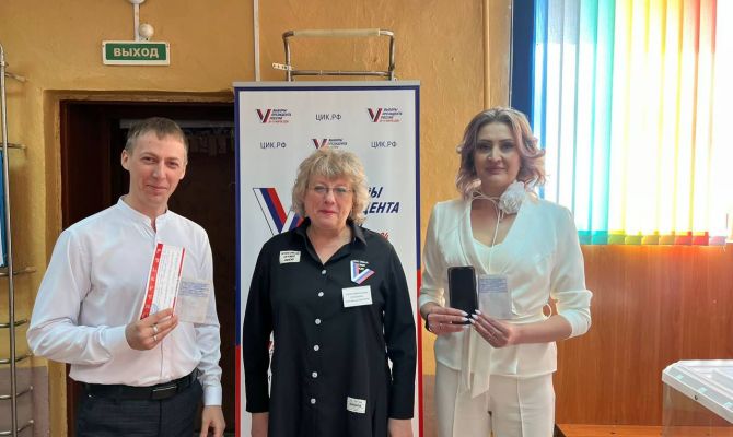 В Донском на выборах Президента России проголосовали молодожены