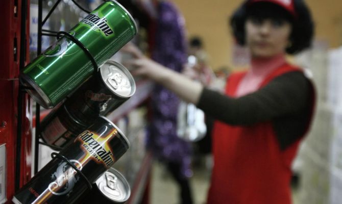 В России могут запретить детям употреблять энергетические напитки