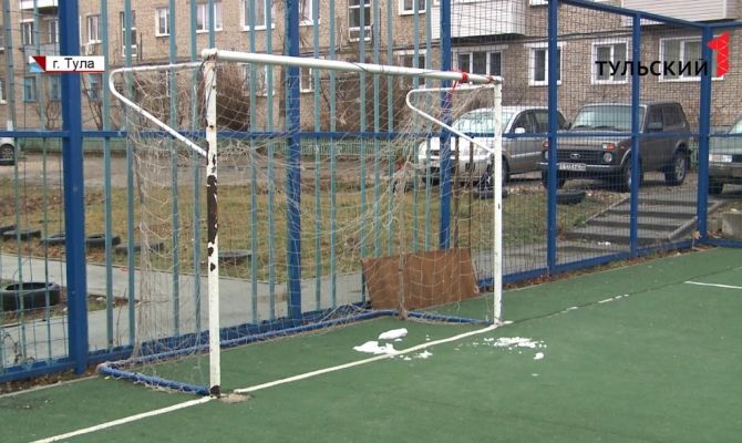 Почему футбольное поле во дворе разобщило жителей двух домов в Туле