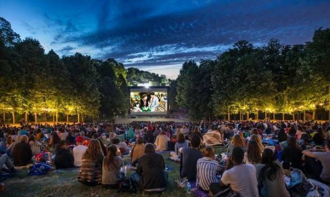 В Большой Туле работает летний кинотеатр