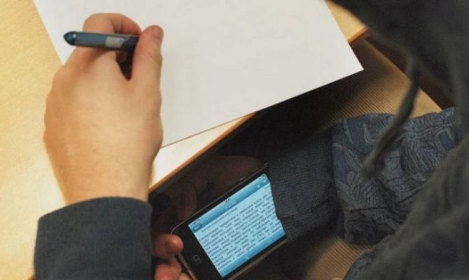 С досрочного этапа ЕГЭ выгнали 200 нарушителей