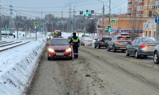 В Туле инспекторы ГИБДД помогли врачу добраться к пациентам