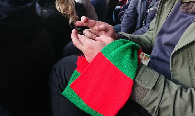 Болельщики "Локомотива" скрестили пальцы на удачу на матче с "Арсеналом"