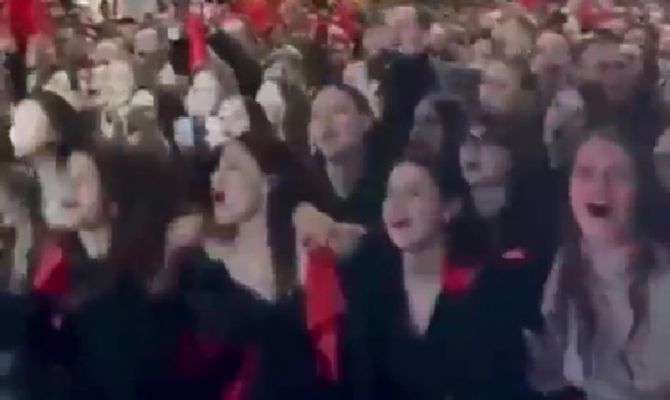 В США удивились отсутствию полных людей на видео с флешмобом под песню SHAMANа