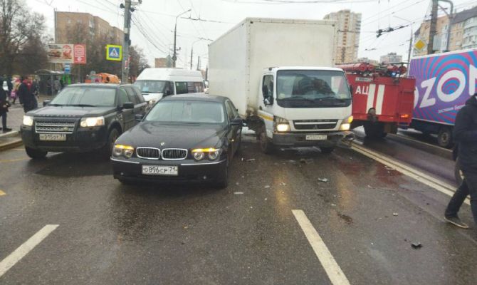 В Туле на проспекте Ленина произошло массовое ДТП
