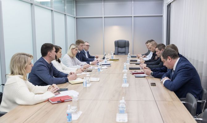 В Туле усилили контроль за брошенными на парковках машинами