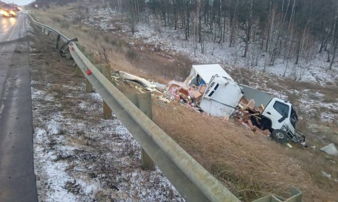 В лобовом ДТП под Волово пострадали два человека