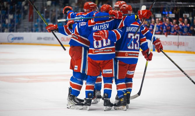 АКМ дома разгромил ворота «Кристалла»