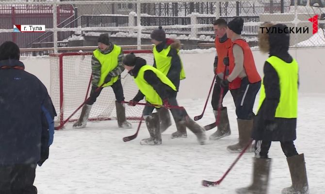 В Туле прошло первое соревнование по хоккею в валенках