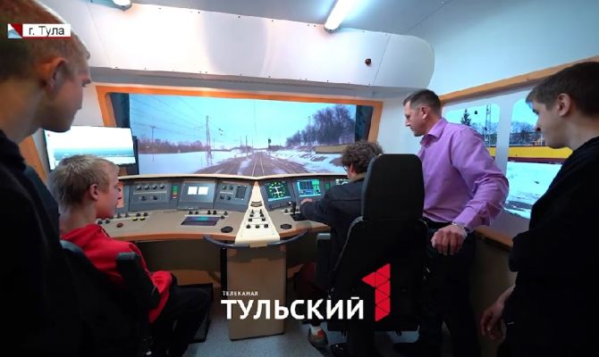 Тульские студенты и школьники смогли попробовать себя в роли машинистов локомотива