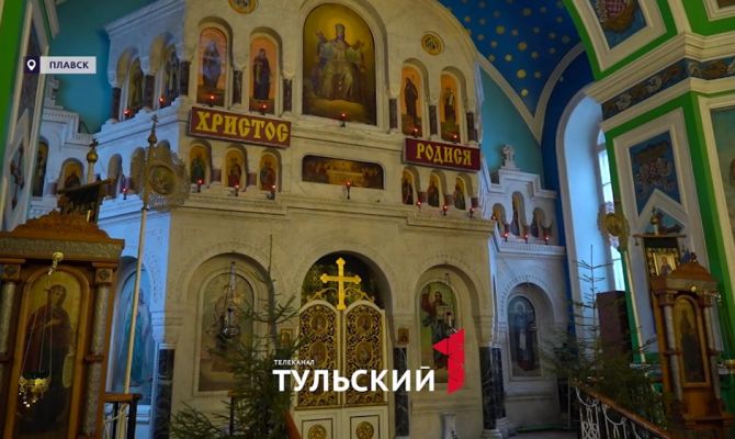 В храме под Тулой сохранили уникальный иконостас из белого мрамора