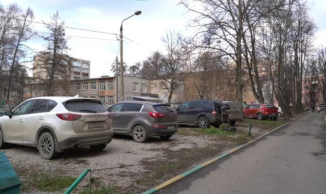 Как тулякам добиться штрафа для водителей за парковку на газоне