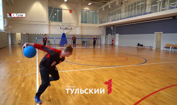 Незрячие спортсмены объяснили, как ловят мяч в полной темноте