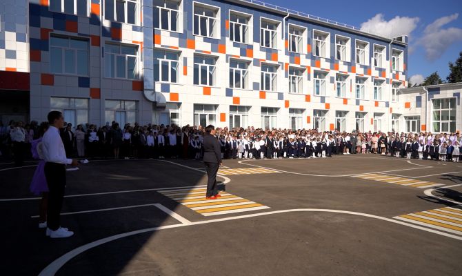 В Новомосковске старейшая школа открыла двери после капитального ремонта