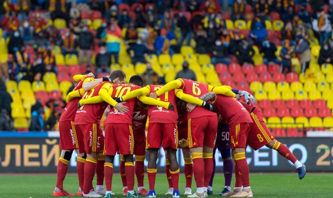 В Москве стартует матч Кубка России по футболу "Текстильщик" - "Арсенал"