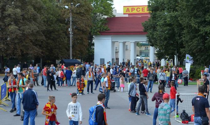 В Туле стартовал матч "Арсенал" - "Амкар": чего ожидают тренеры