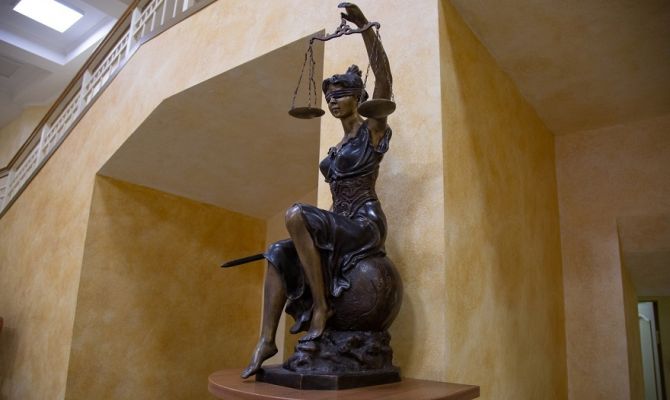 В Туле осудили водителя без прав за ДТП с пешеходом во время дрифта на парковке