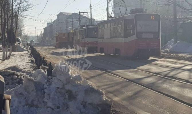 На улице Коминтерна в Туле у трамвая отвалилось колесо