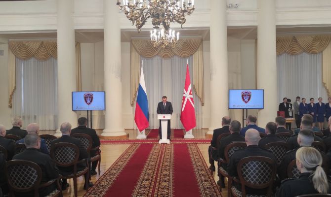 30 лет на страже порядка: Алексей Дюмин наградил отличившихся сотрудников Росгвардии