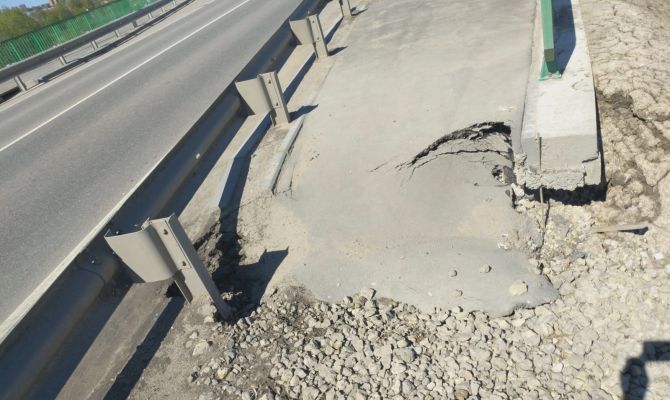 Баташевский мост в Туле снова стал разрушаться: его открыли после ремонта меньше года назад