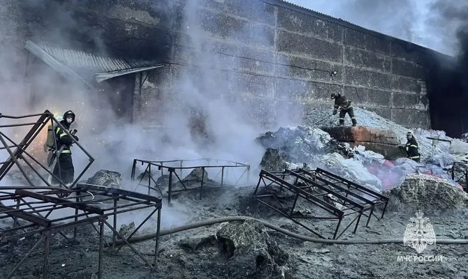 В Новомосковске сгорела заброшка