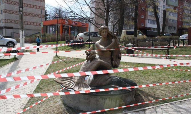В Пушкинском сквере Богородицка установили скульптуру Русалочки