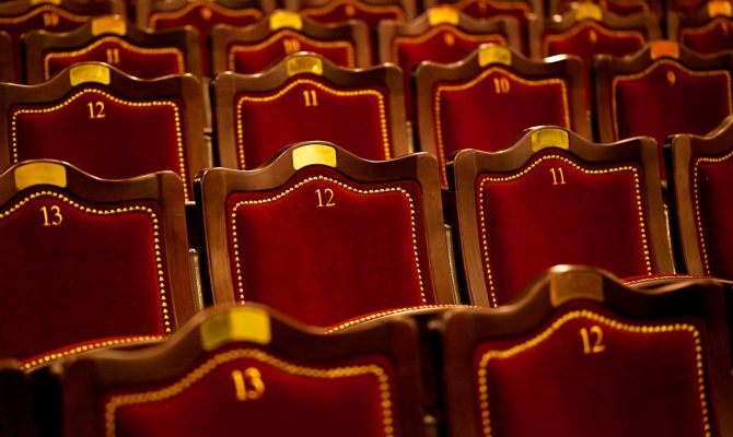 Каждый третий зритель спит в театре 