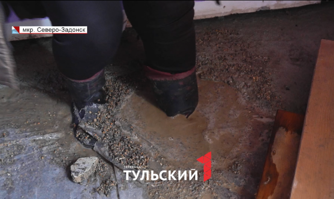 300 ведер за 2 дня: в Донском растаявший снег затопил целую улицу